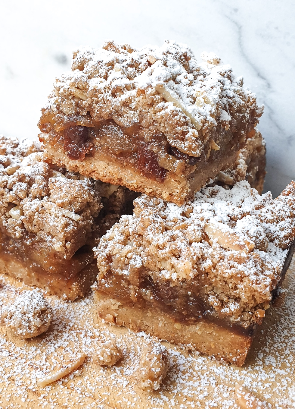 Christmas Spiced Apple Streusel Slice - PomPom Paddock